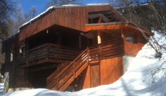 Les Orres 1650: ground floor of chalet, close to slopes and skating rink