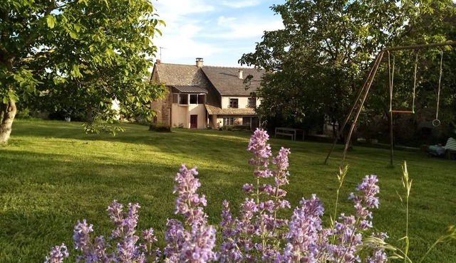 "Les Pâquerettes" apartment in the countryside, Parc Animalier du Ségala 400 m away.
