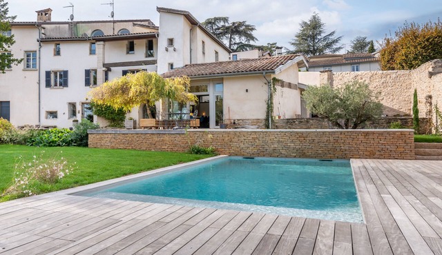 Les Pierres Sèches - house with pool and open view near the village