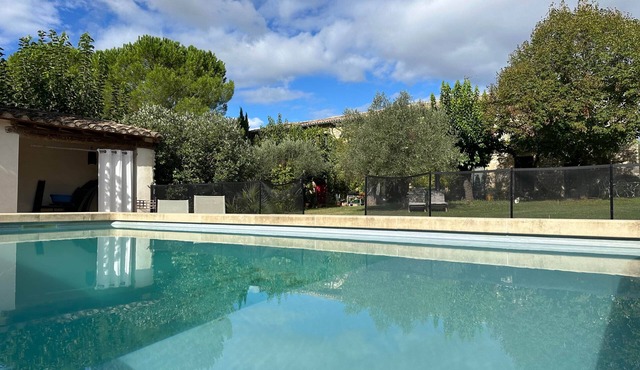 Les Pradinaux, shared pool