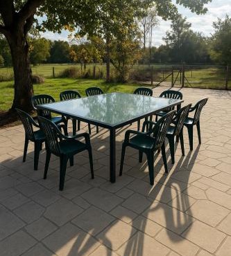 Les Petites Écuries