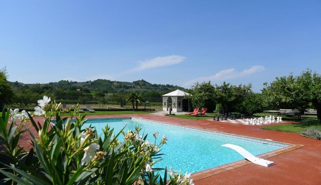 Les Piégonnaises - Deux luxueuses roulottes et la cabane en Drôme Provençale