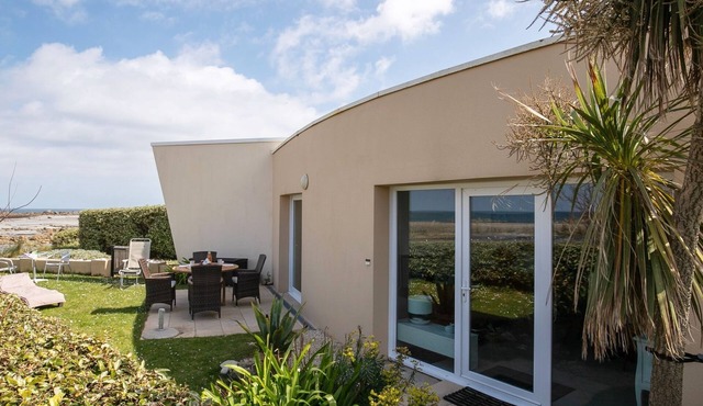 Les Pieds dans l'eau by Interhome