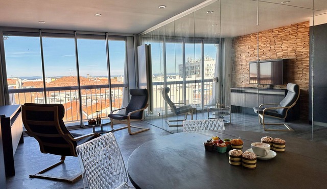 LES PIEDS DANS L'EAU - Magnifique P2 proche de la mer