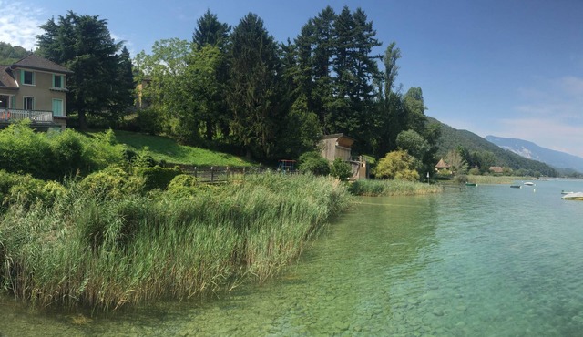 Les Pieds dans l’Eau, House on the shores of the lake du Bourget, Savoie.