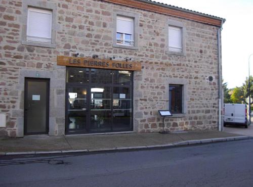 Les Pierres Folles