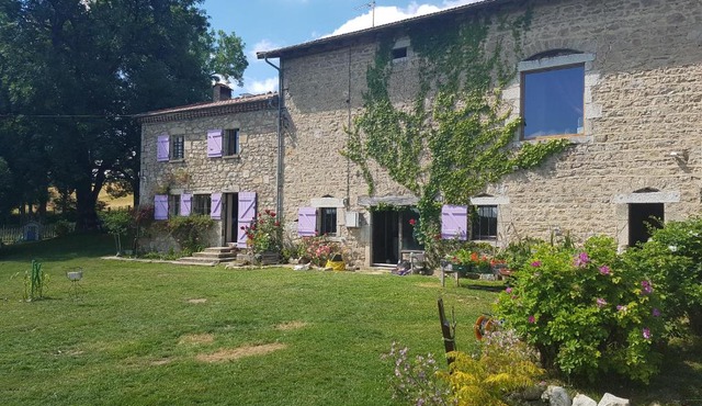 Les Pierres Davélie