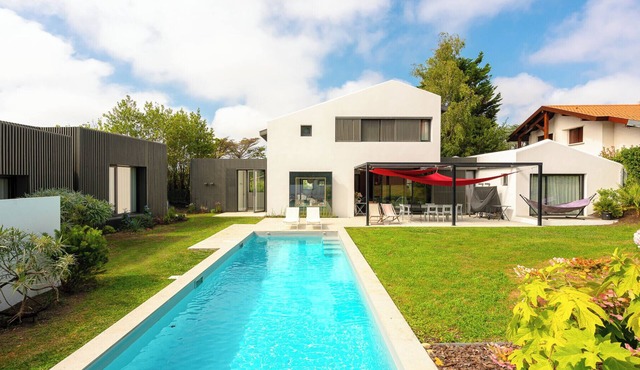 LES PINS - KEYWEEK swimming pool garden biarritz