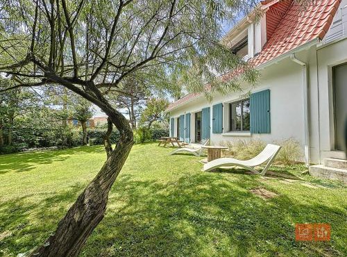 Les Pins : Rez de jardin proche plage