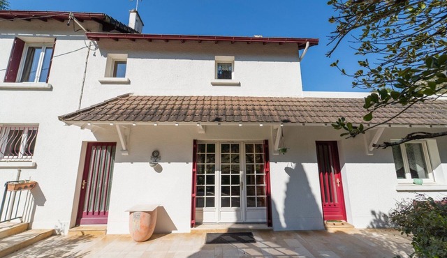Les Poissons Rouges - house in the countryside