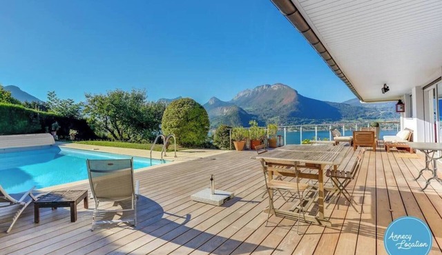 Les Pomeroles panoramic view and pool.