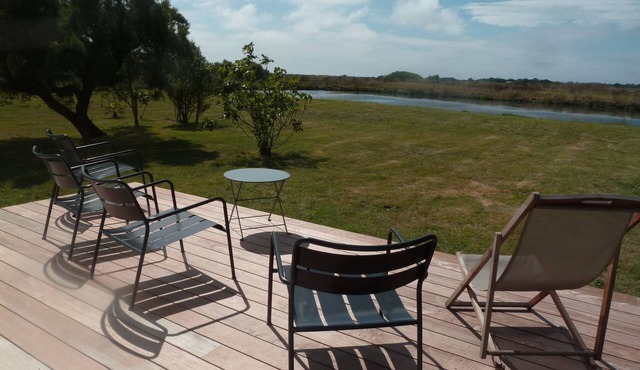 Les PORTES: Magnificent view, very quiet house, 150m from the beach, 5' from the Village