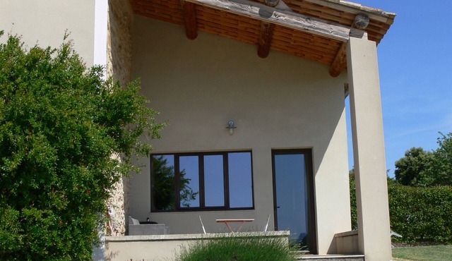 Les Pré-Alpes, apartment with pool on working vineyard in Drome Provençale