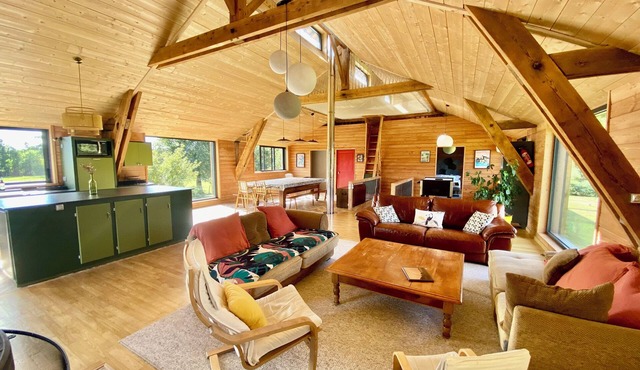 Les Prés Grand Lodge - Wooden drying shed in the countryside