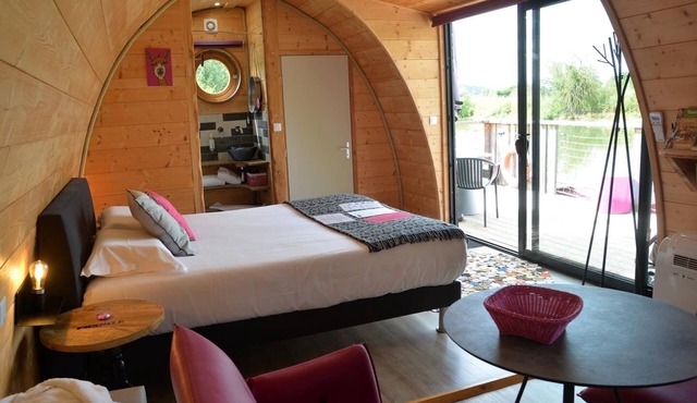 Les Preuses floating cabin with private spa