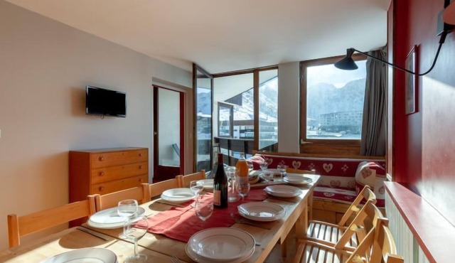 Les Roches Rouges (Lavachet) by Interhome