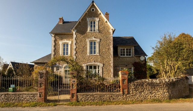 Les Rochettes. Charming 3* villa with large garden.