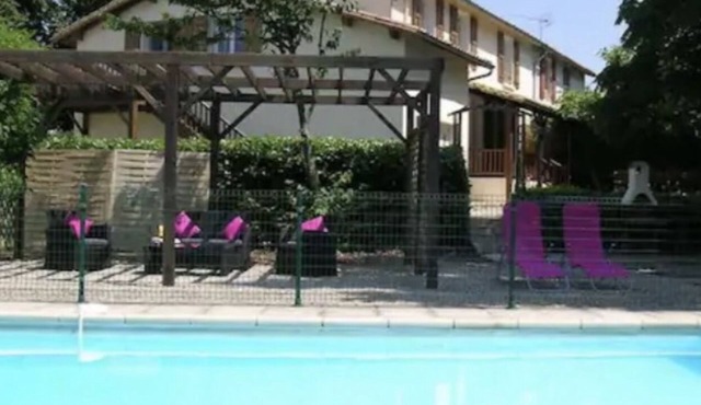 Les Roseries Boutique Gite with Garden and Pool
