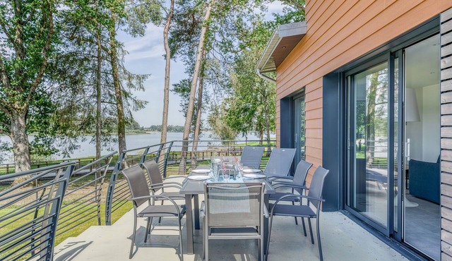 Les Roseaux - Vue sur le lac avec jacuzzi