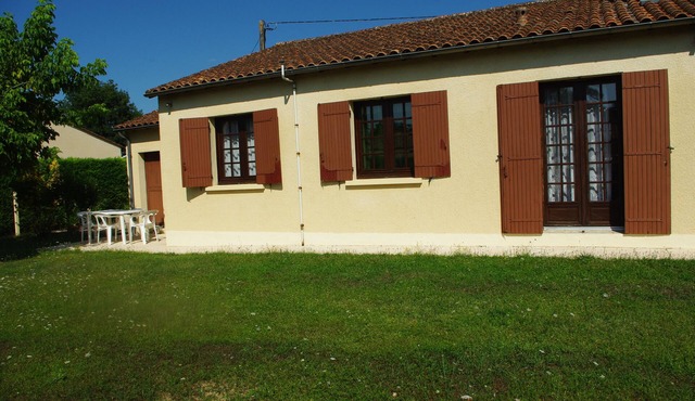 "Les Roses Trémières" Dordogne, close to swimming, hiking and shops