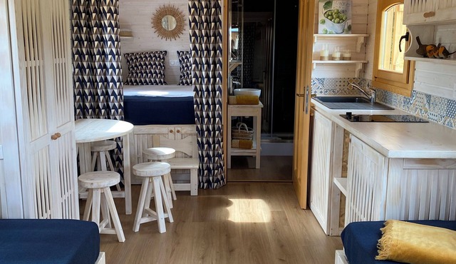 Les Roulottes de l'Herm - Roulotte Hirondelle with swimming pool and jacuzzi