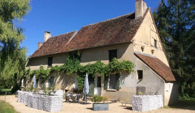 Les Ruellés, a renovated former farmhouse in a green setting