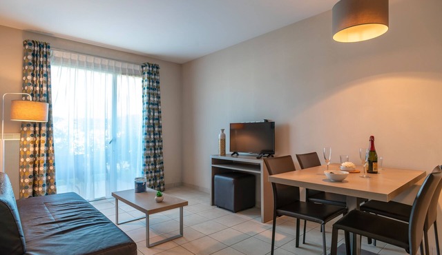 Les Sables 504 - Appt avec piscine partagée