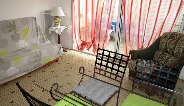 Les Sables d'Olonne, 100m from the sea, ground floor house with sunny courtyard. (2 *)