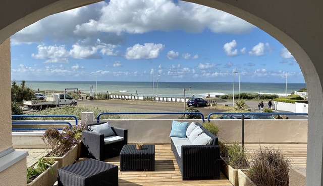 LES SABLES D'OLONNES APARTMENT 4 people with terrace and real sea view