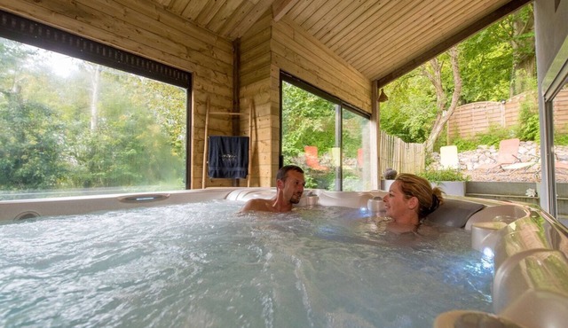 Les sens des bois night with private Jacuzzi for couple