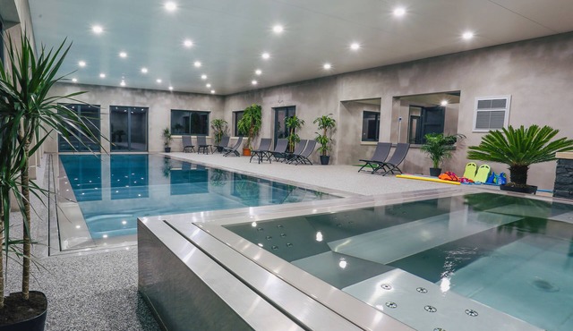 Les SOURCES Comfort Panoramic terrace, SPA, Swimming pool, Fishing pond, Jacuzzi.