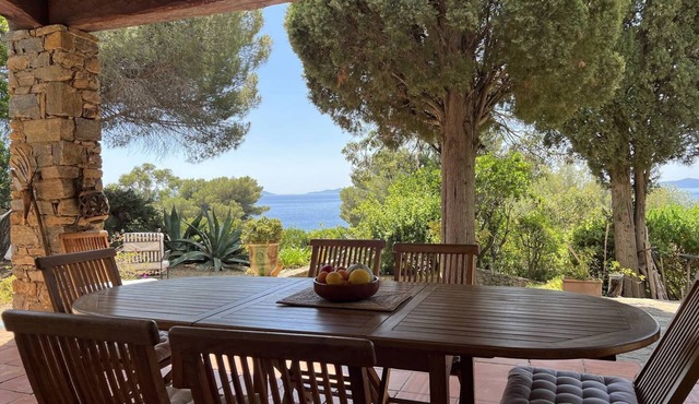 Les Stoechades 5 minutes from the beach on foot