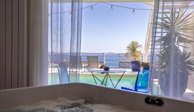 LES SUITES LOVE 1 SPA VUE MER PISCINe