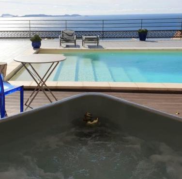 LES SUITES LOVE 2 SPA VUE MER PISCINe