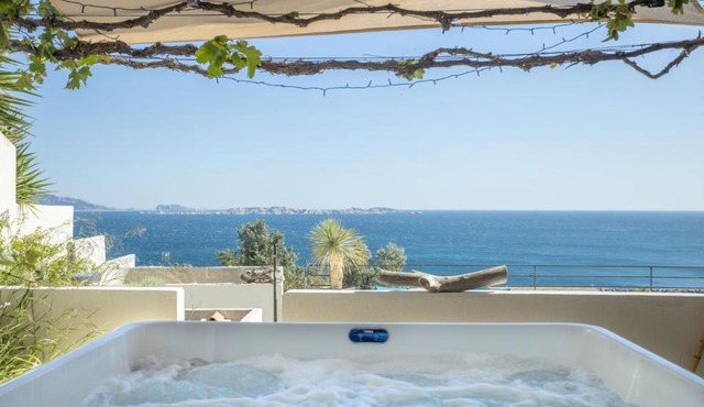 LES SUITES LOVE 3 SPA VUE MER PISCINe