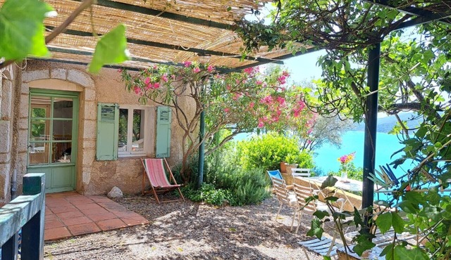 "les Terrasses" : Maison Dans le Village, 4 Terrasses