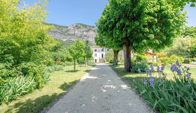 Les TILLEULS, manor house with garden and swimming pool