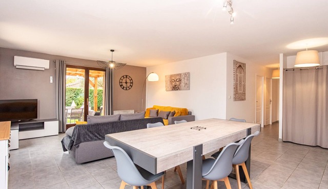 Les Tournesols Belle Maison parking 3 beds 160x200 1 bed 190 x 80 wifi, air conditioning