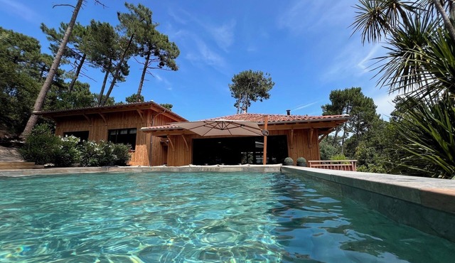 Les Vallons du Ferret, in a cul-de-sac, heated pool, village du Canon