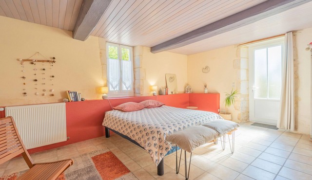 Les Violettes Guest Room – Comfort and Serenity in Saint-Romain-de-Benet