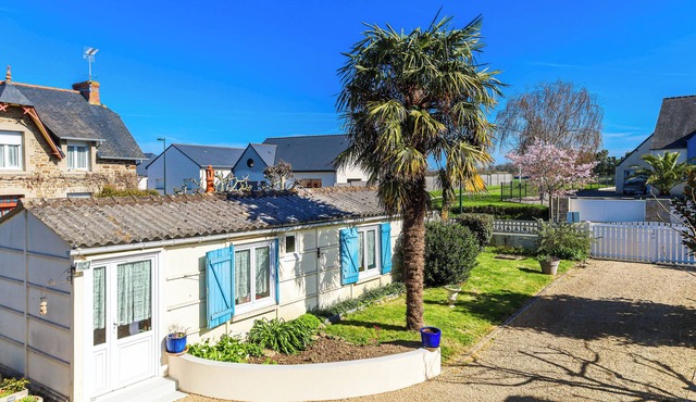 Les Volets Bleus" cottage