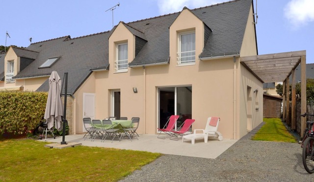 Les Volets Bleus by Interhome