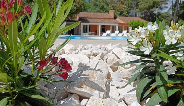 Les Volets bleus: Charming villa 400 m from village center Heated swimming pool