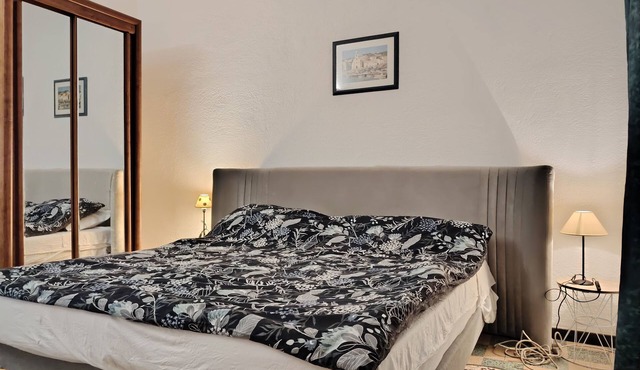 Les Volets Bleus accommodation Close to pontoons and the Doul