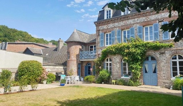 Les Volets Bleus de Veules Les Roses