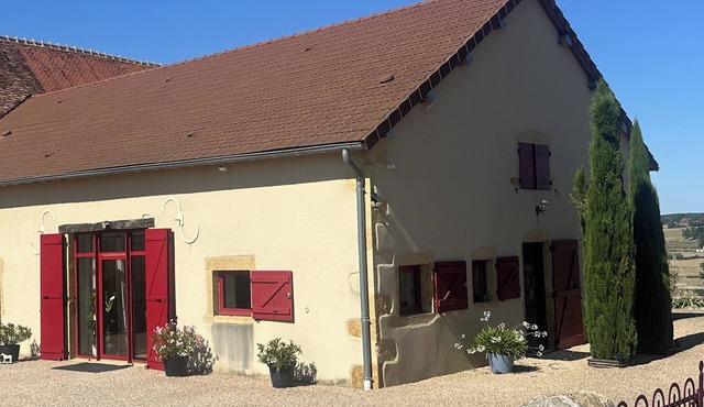 Les volets rouges, house in southern Burgundy overlooking the Arconce valley