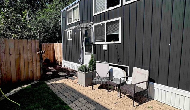 Less is more! Pet friendly Tiny Home near Chicago!n