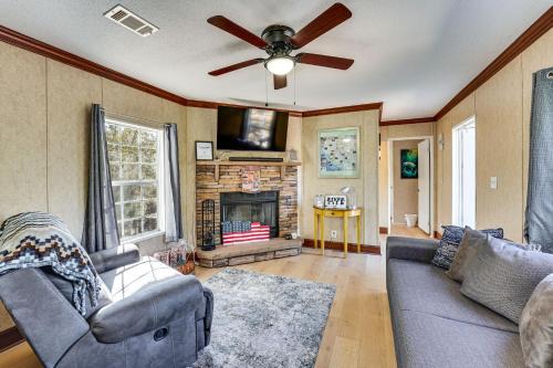 Less Than 1 Mi From Suwannee River, Hideaway with Lanai