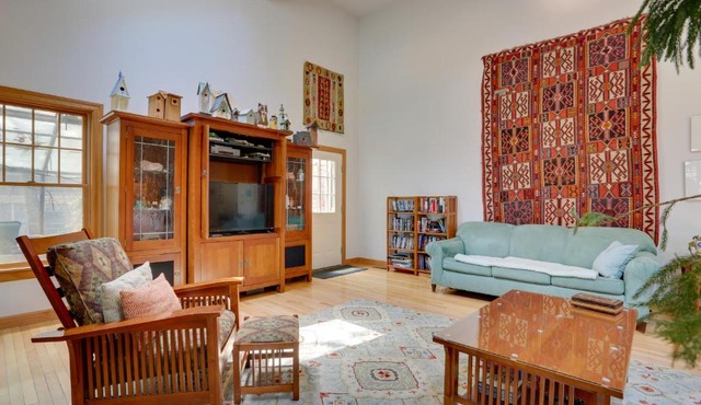 Less Than 1 Mi to Camelback Resort Home with Pool Table!