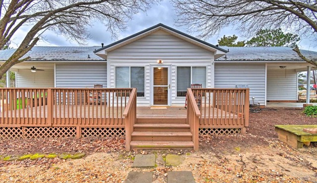 Less Than 1 Mi to Downtown Lillington Home with Deck